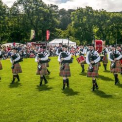 pipes-drummers-atholl-gathering-blair-castle