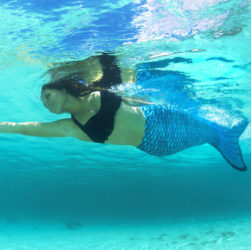 Cola-Sirena-azul-subacutática El viajero global