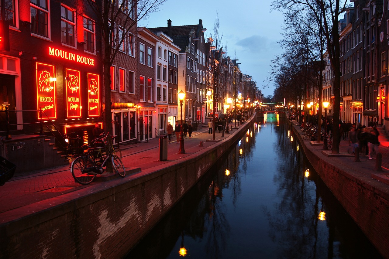 Amsterdam-red-light-district-Erik-Tanghe-Pixabay