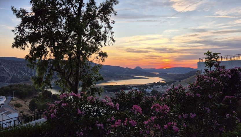 Iznajar puesta de sol El viajero global