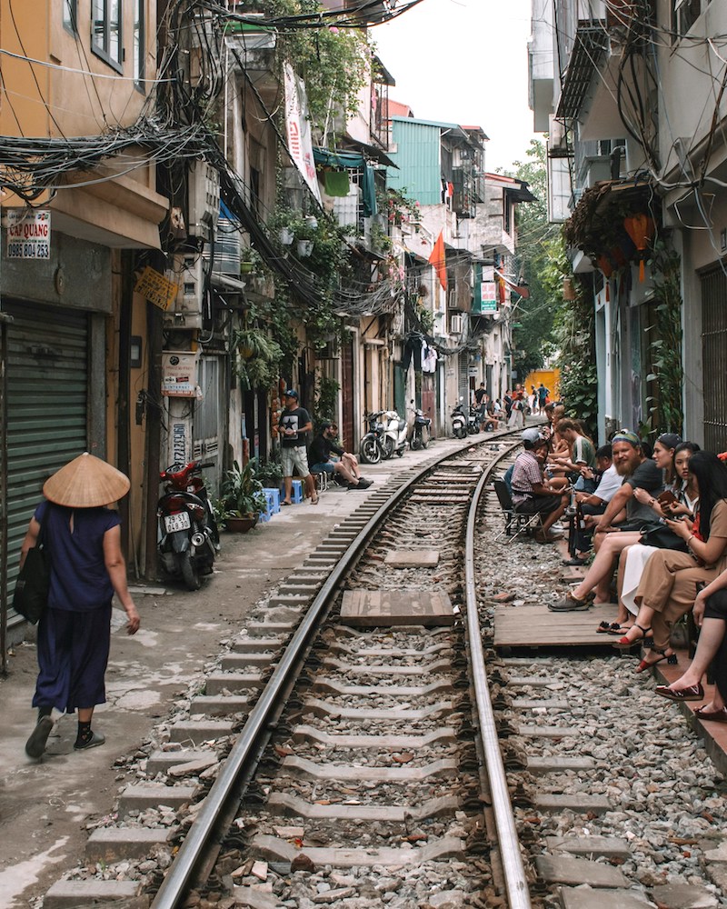 2 Street Train_Hanoi_dave-weatherall-unsplash