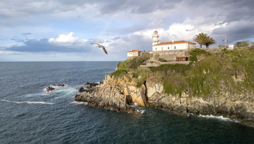 Floatel_faro-de-cudillero_El-viajero-global