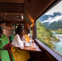 5 SHIKOKU MANNAKA SENNEN MONOGATARI_2_Japon