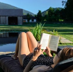 Mujer leyendo_filip-urban-unsplash