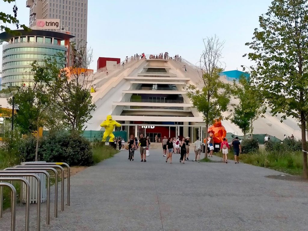 Pirámide-Tirana-Carmen-R-Pinos_El-viajero-global