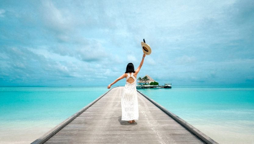 Mujer playa_minh-pham-unsplash