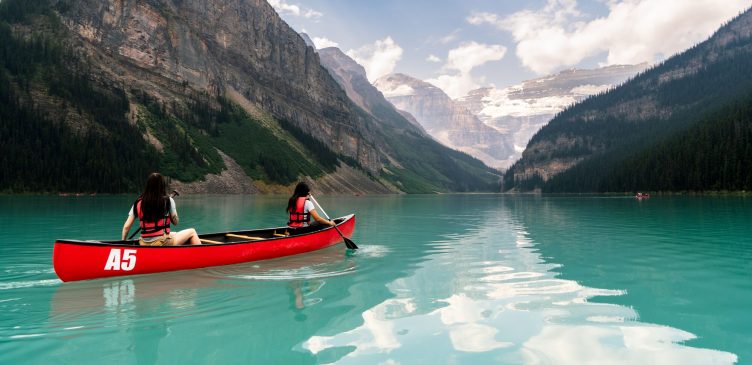 Lake Louise_Canoe_ConorPhelan-Banff Lake Louise Tourism