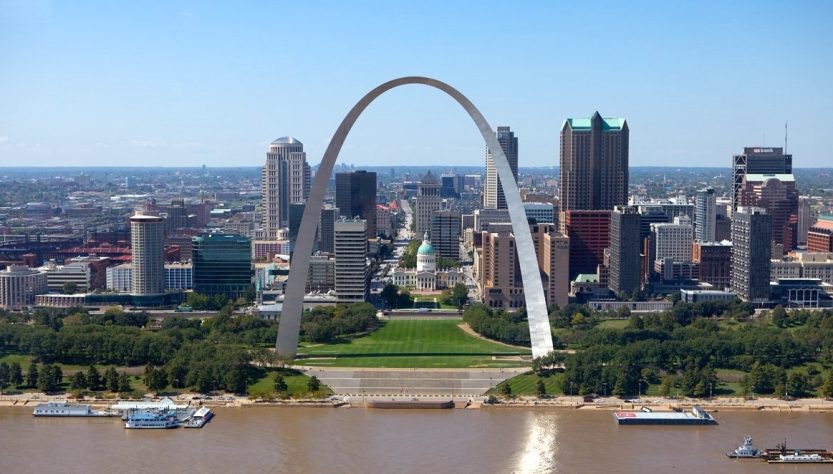 Gateway_Arch_-_St._Louis_-_Missouri_Sam valadi_Wikimedia